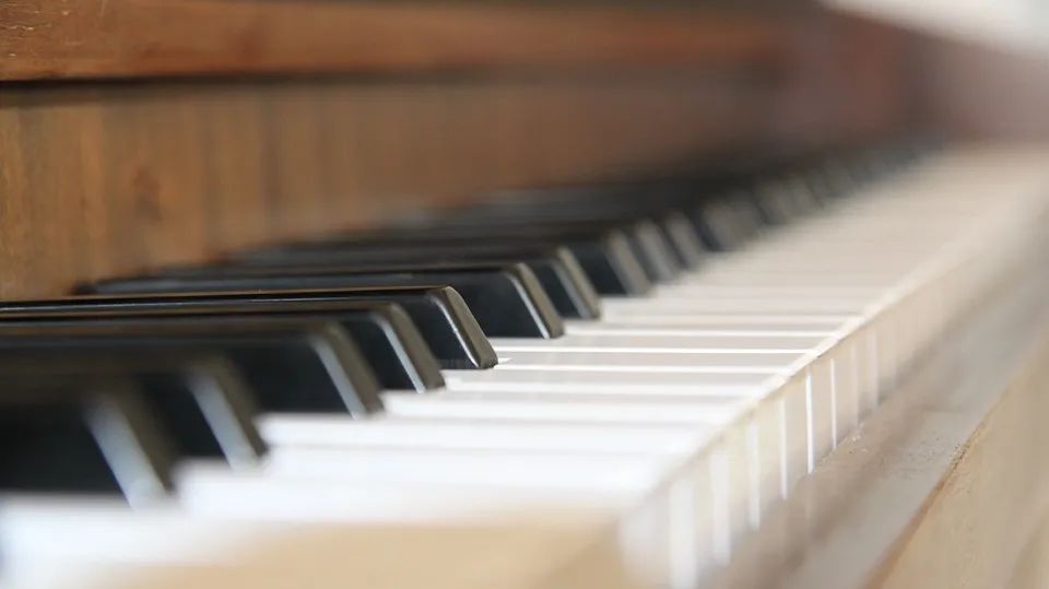 钢琴保养.jpg 钢琴保养.jpg